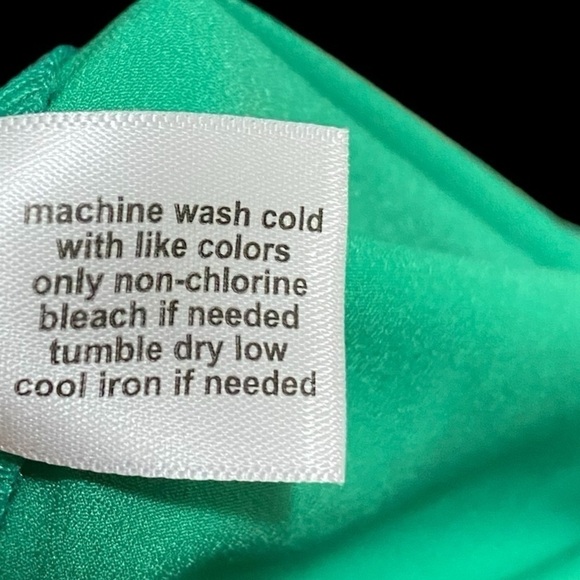 Lane Bryant-NWT 18/20 beautiful green blouse/tunic. V neck/roll sleeve. New! - Picture 5 of 10